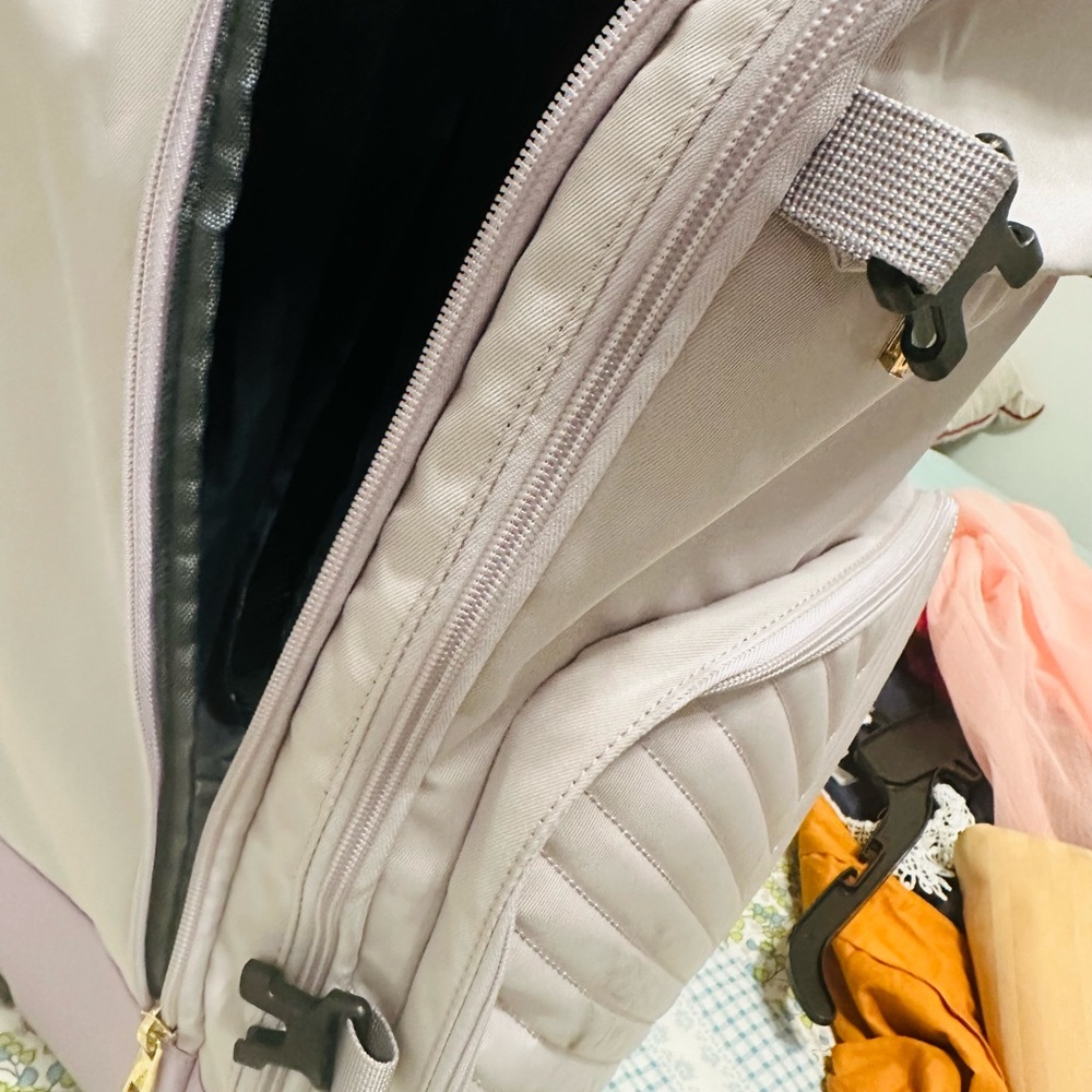 Carryon / backpack / airport small  luggage - Picture 4 of 10